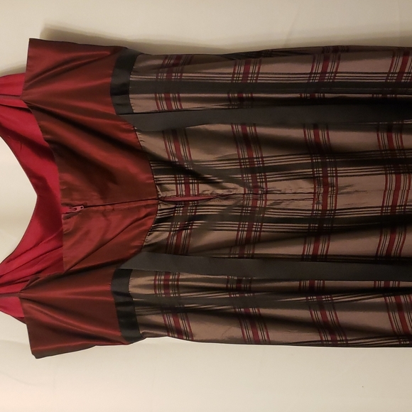 Burgundy and Black Taffeta Dress - Picture 3 of 5